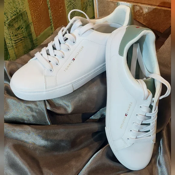 Tommy Hilfiger White Women's Sneakers - Picture 4 of 6